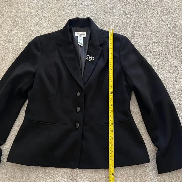 Chic Minimalist Liz Claiborne Black Blazer with Butterfly Rhinestone Brooch 10P - Picture 7 of 9